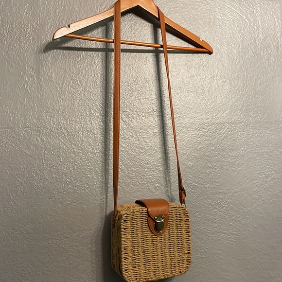 Summer and Rose Crossbody Straw Bag. Never used - Picture 3 of 5